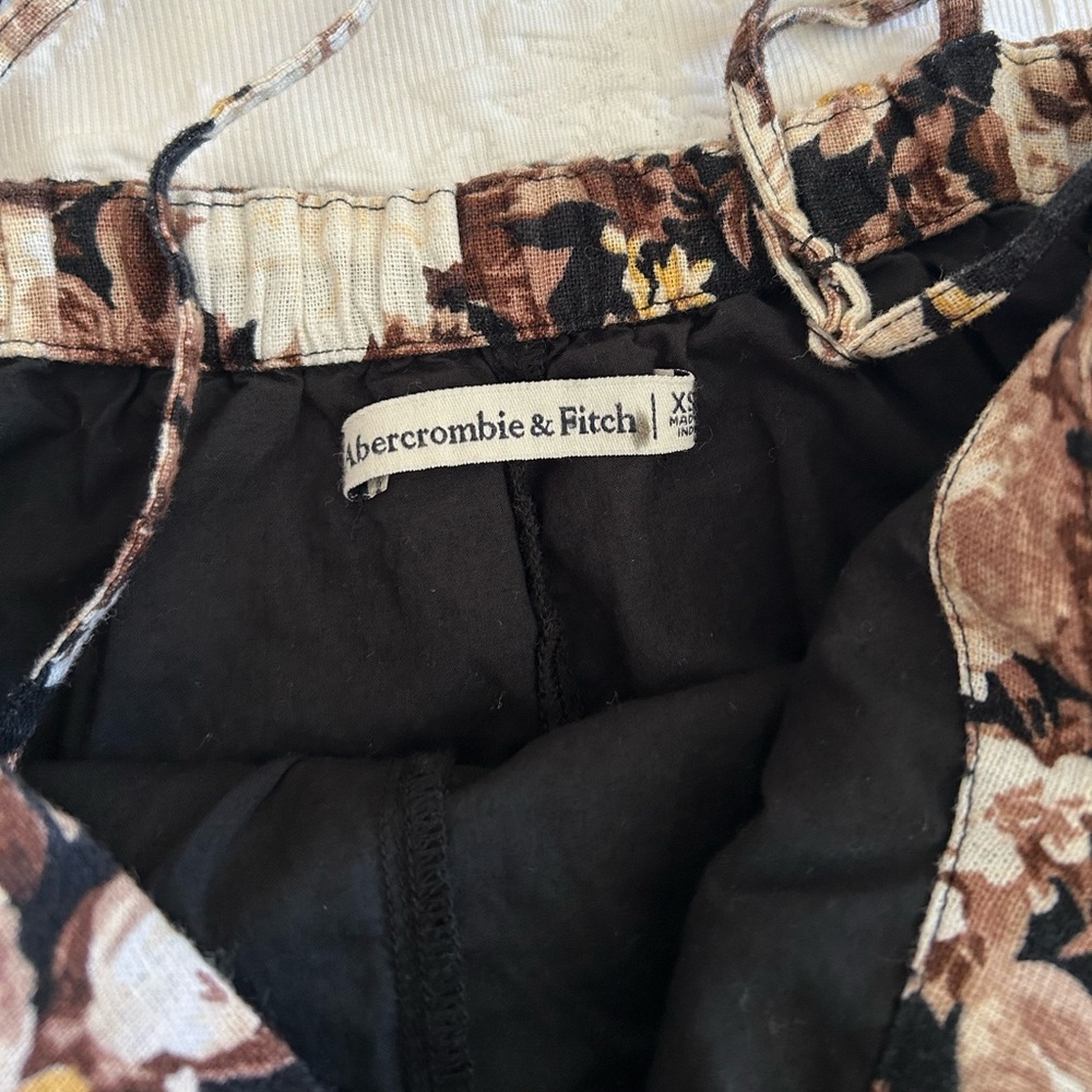 Abercrombie & Fitch Floral Patterned Romper XS - Picture 3 of 8